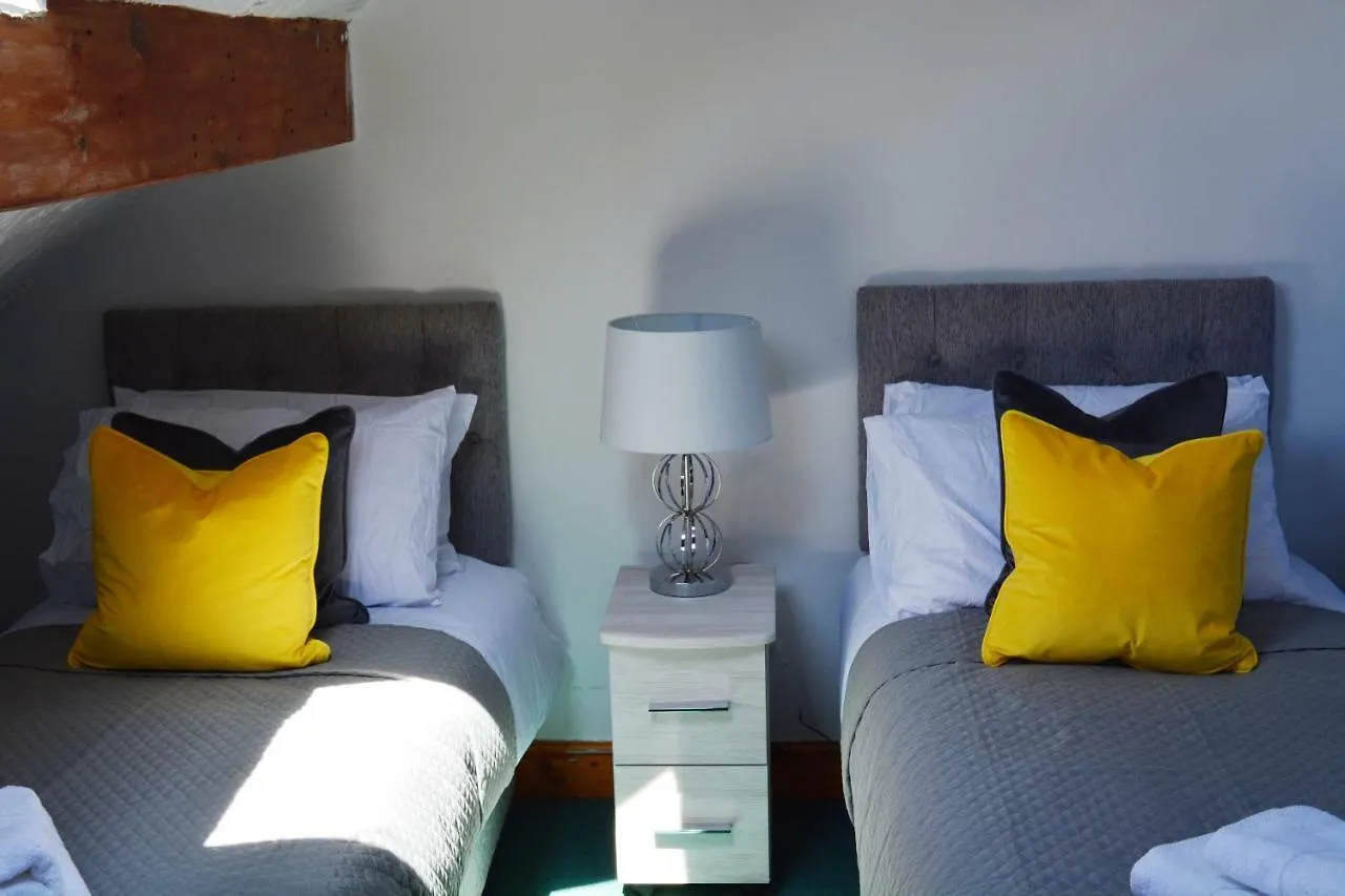 Dream Catcher Cottage Уитби