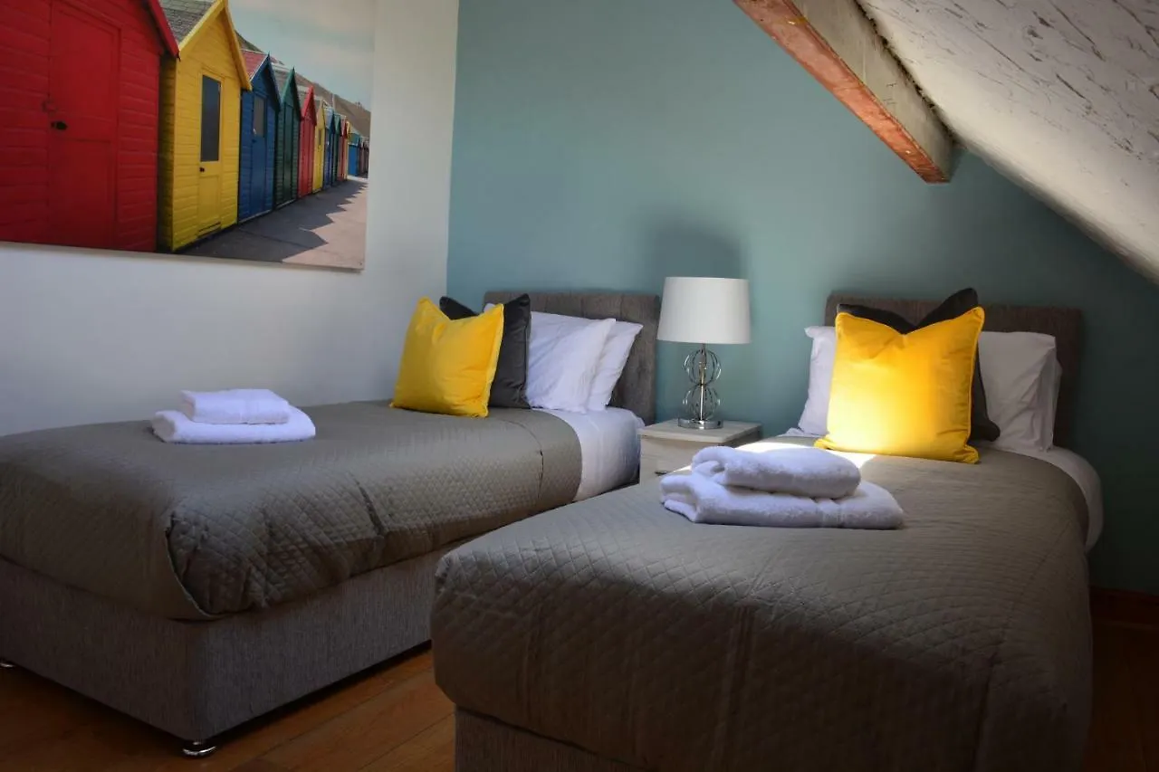Dream Catcher Cottage Уитби