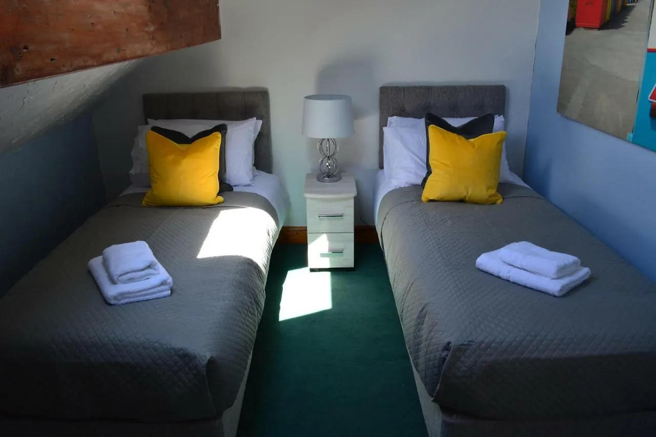 Dream Catcher Cottage Уитби