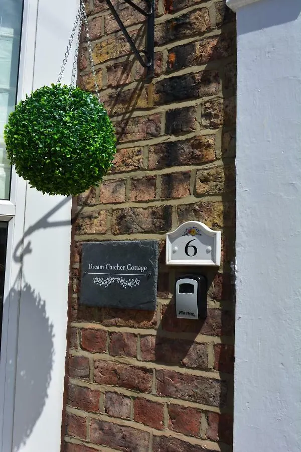 Dream Catcher Cottage Уитби 0*,